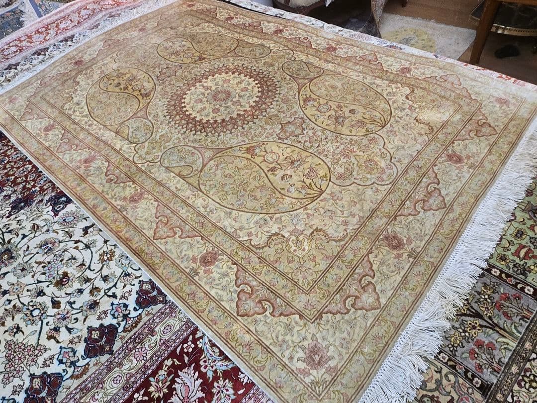 ペルシャ絨毯100%手織りシルク本物保証書クム産綺麗な色150cm×100cm