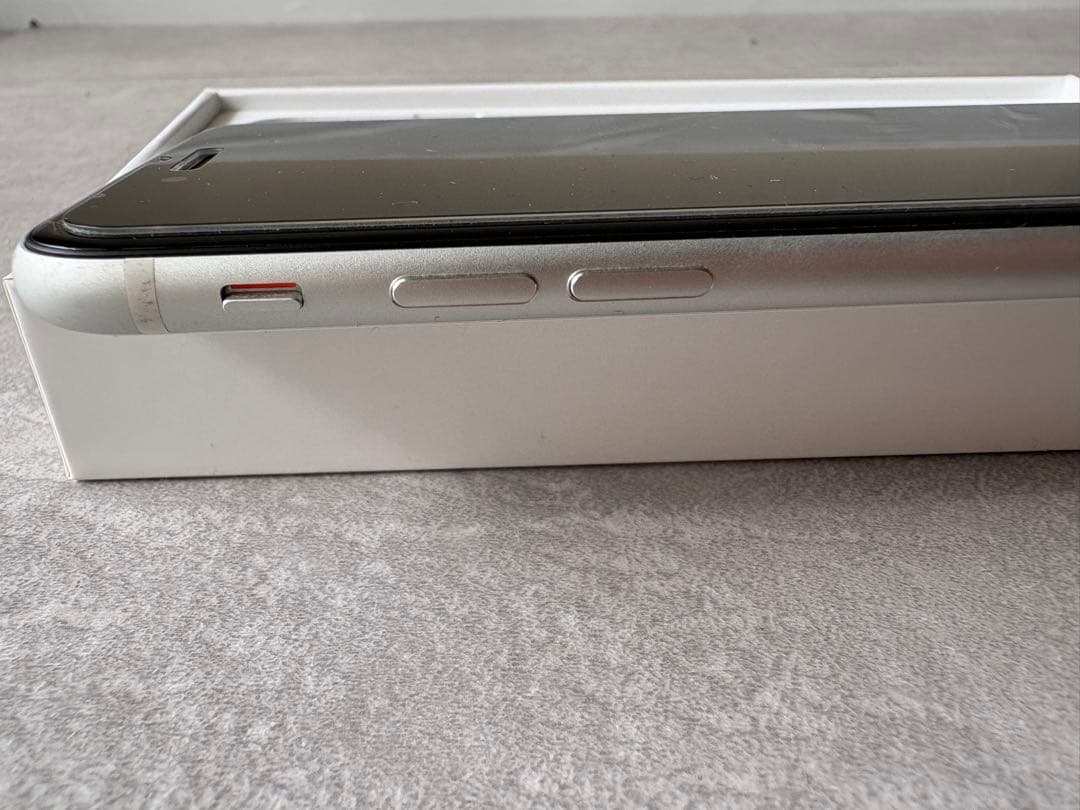 iPhone SE（第2世代）128GB ホワイト