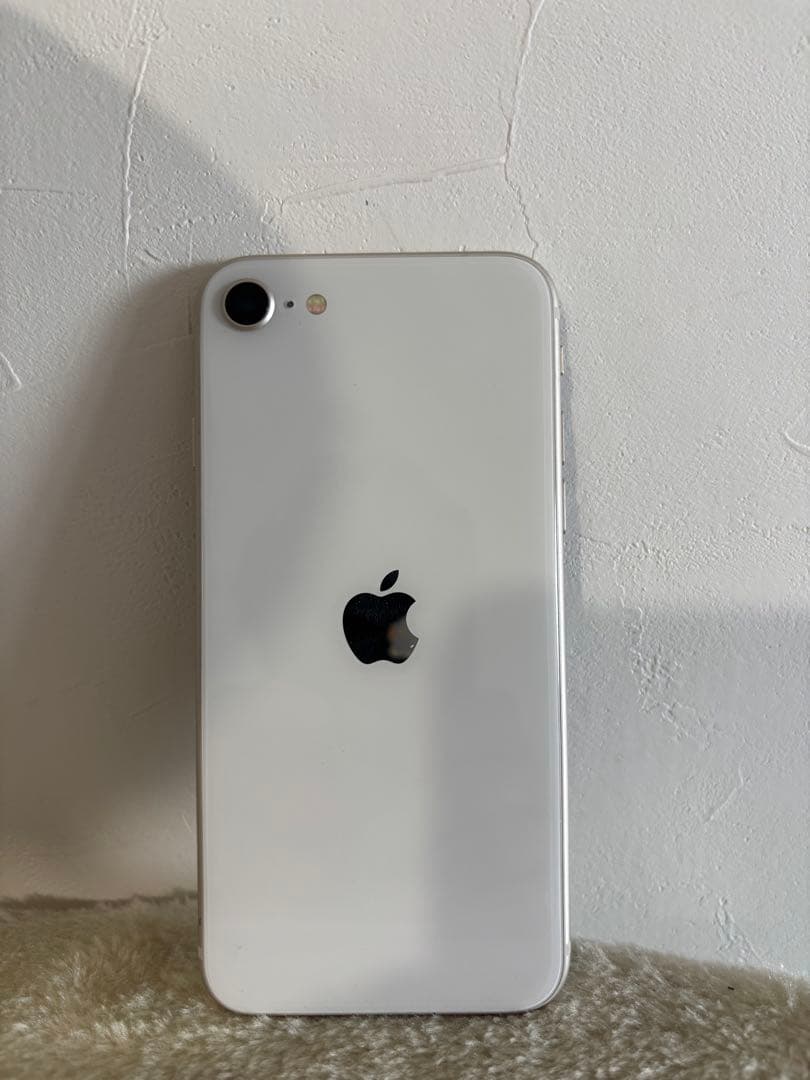 め*い様 かなり値引中Apple iPhone SE 3ホワイト 128GB S