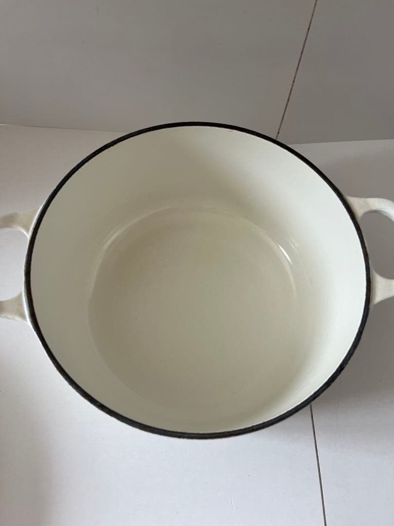 ルクルーゼ　ココットロンド　18cm ホワイト