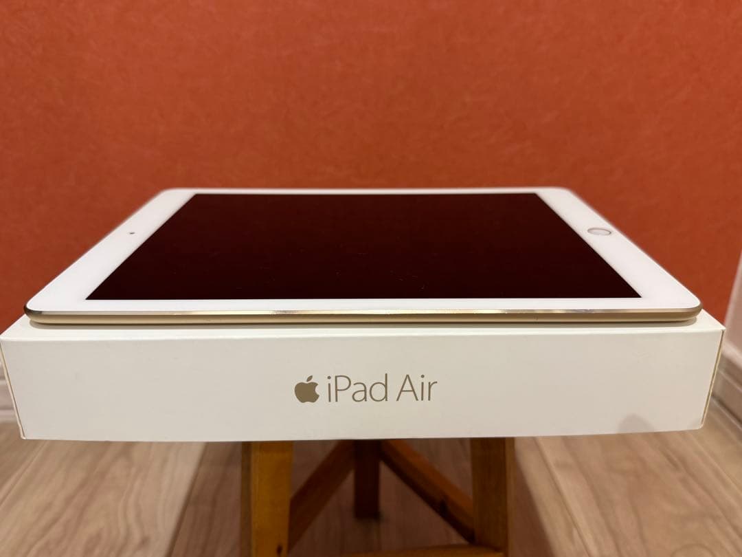 Apple iPad ゴールド 本体　Air 2 64GB セルラー