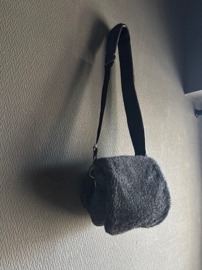 ebagos ウールボア・ボディバッグ