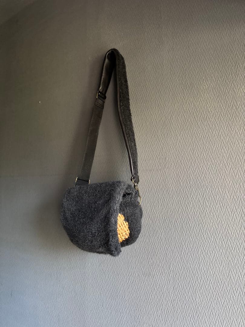 ebagos ウールボア・ボディバッグ