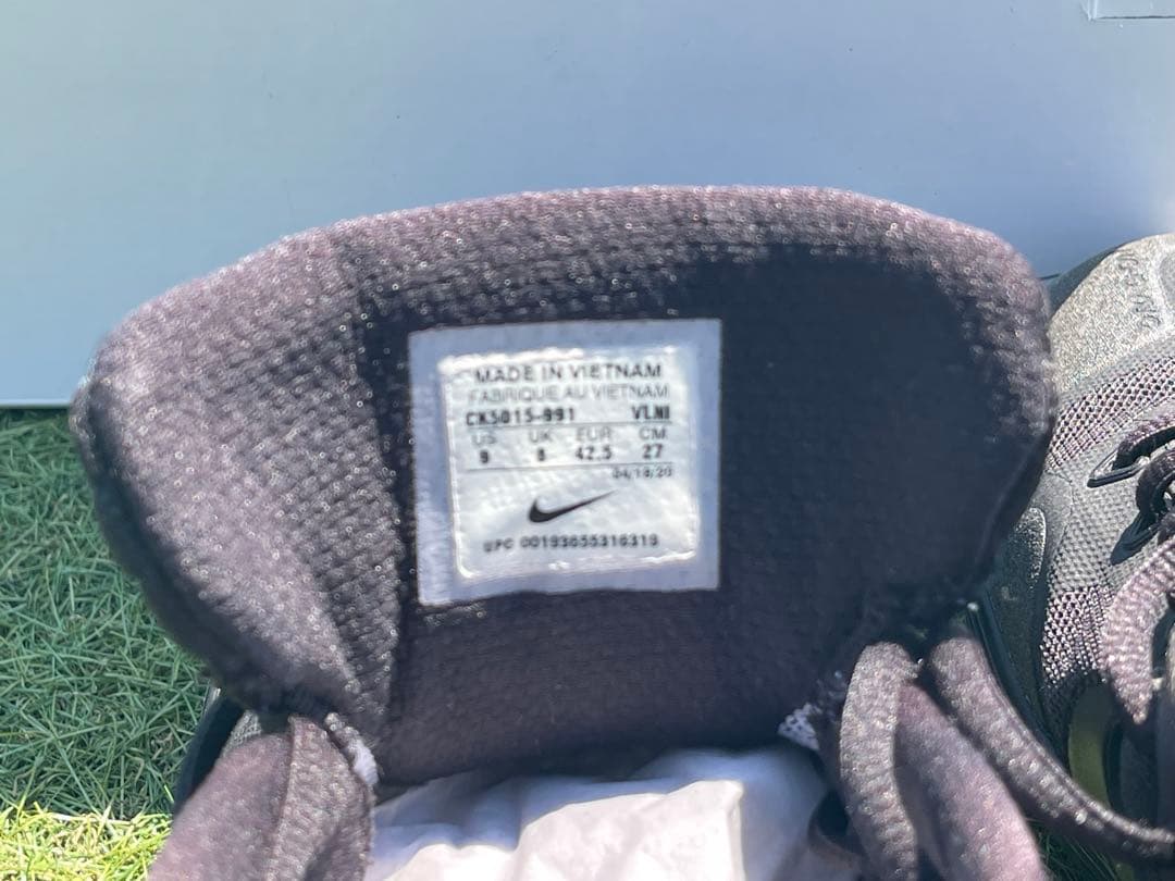 Nike By You ブラック スパイク