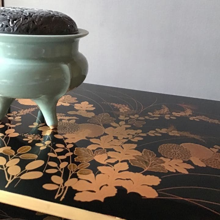 天龍寺青磁香炉　秋草蒔絵香炉台付　　　　　　　Z4