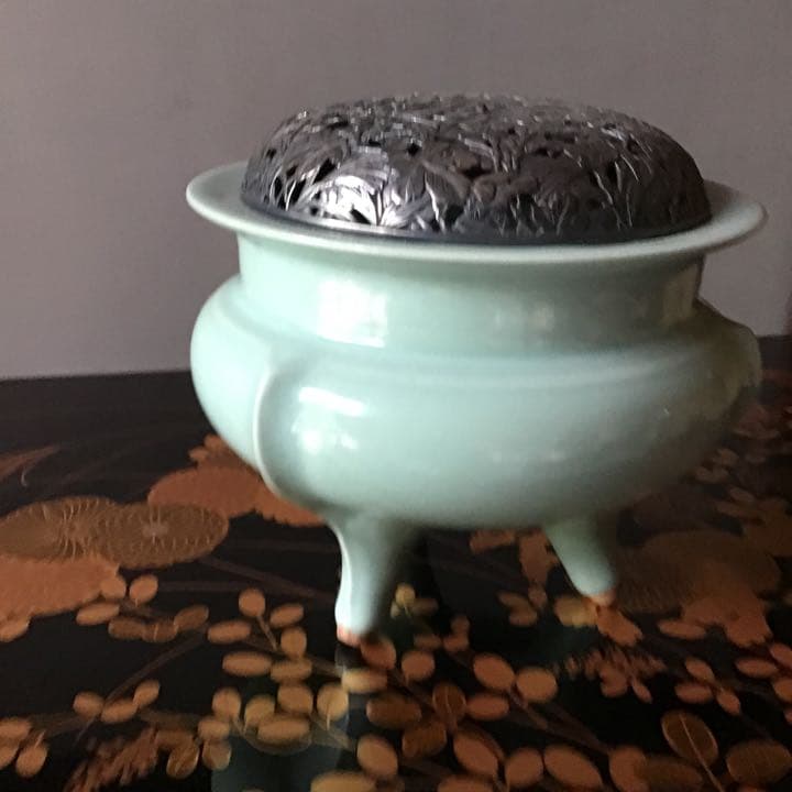 天龍寺青磁香炉　秋草蒔絵香炉台付　　　　　　　Z4