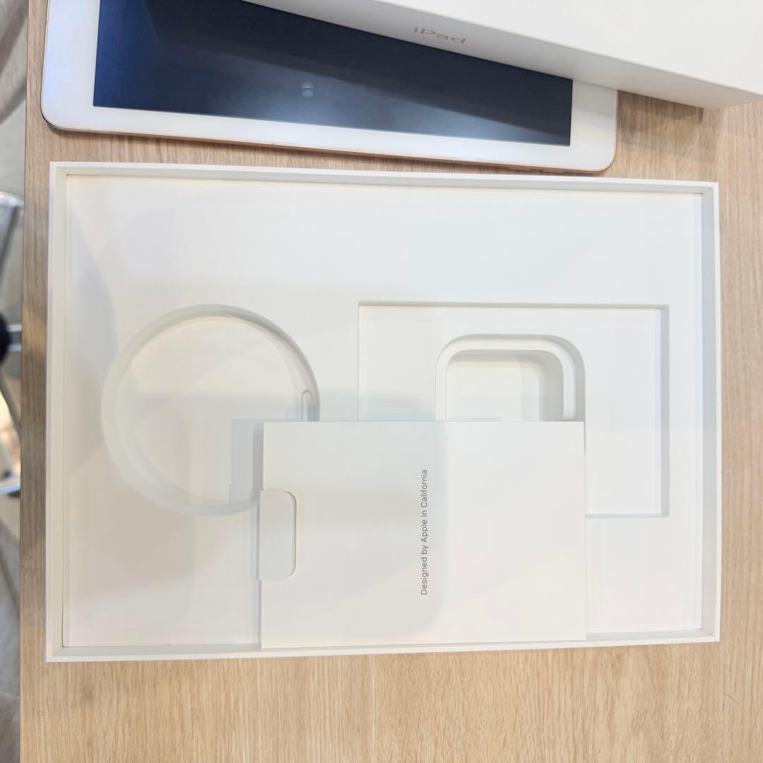 iPad 第6世代 ゴールド Wi-Fiモデル 32GB 1