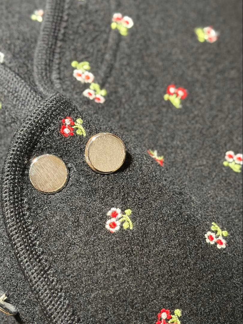 RIER WALKER GILLETブラック花柄ベスト