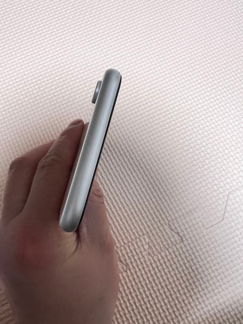 iPhone XR 64GB ホワイト 本体 SIMロック解除