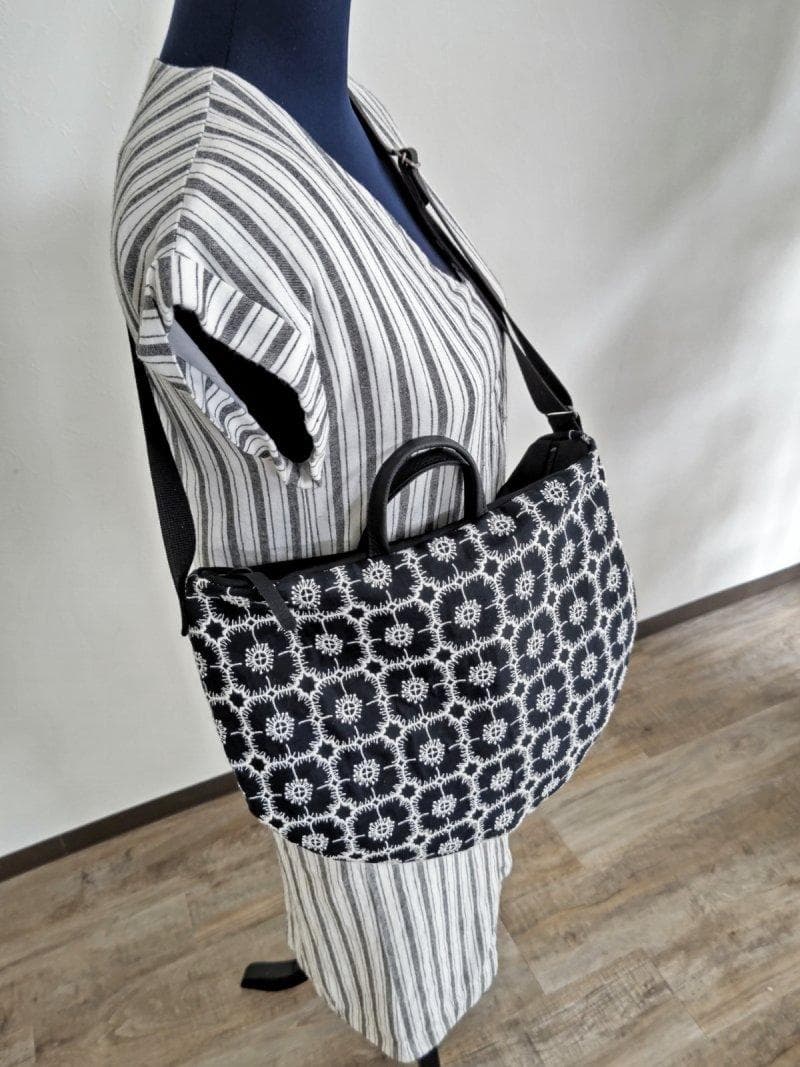 【相談用】ミナペルホネン/タンバリンネイビー×白/ラウンドショルダーLサイズ