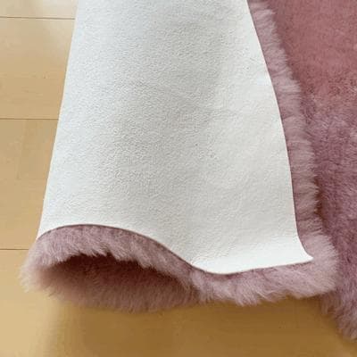 ピンク色 約60x90cm 天然ムートン短毛スキン1匹物