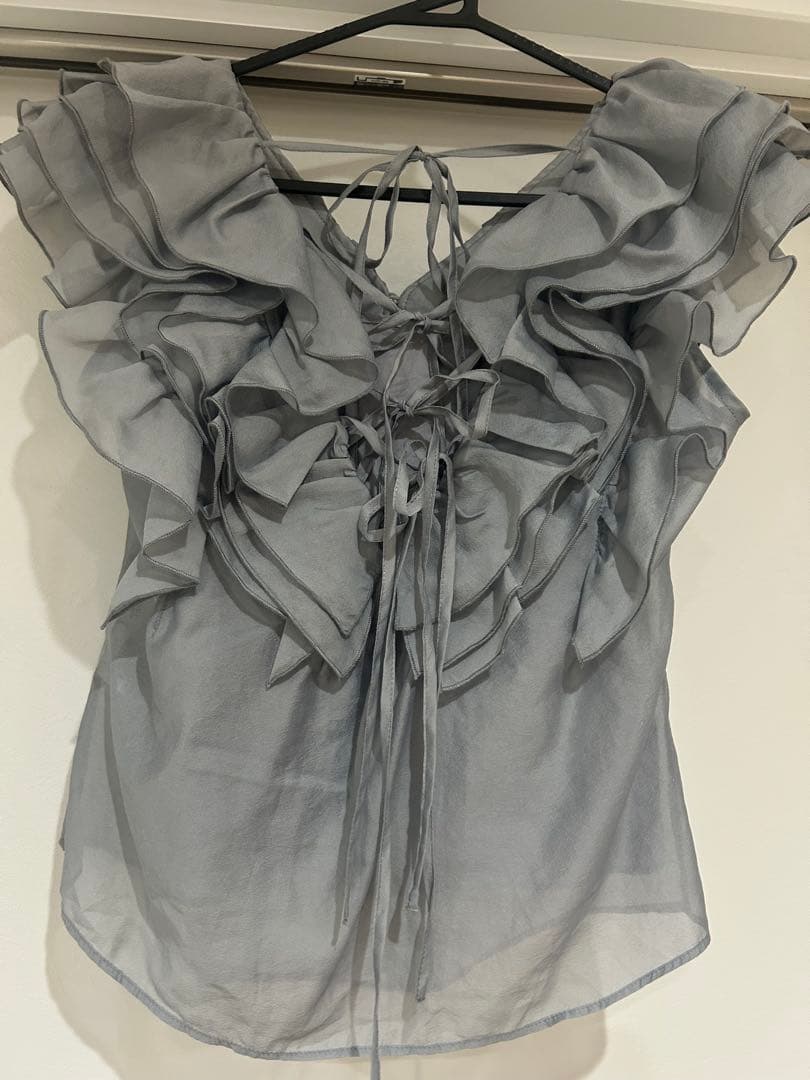 snidel スナイデル　バックデザインフリルブラウス　ノースリーブブラウス