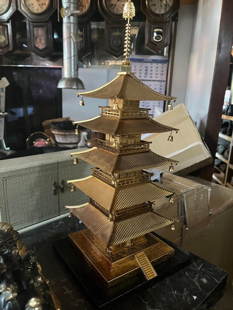 高岡銅器五重の塔、五重の塔、金の五重の塔、金色五重の塔、鉄製に金