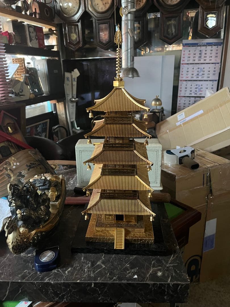 高岡銅器五重の塔、五重の塔、金の五重の塔、金色五重の塔、鉄製に金
