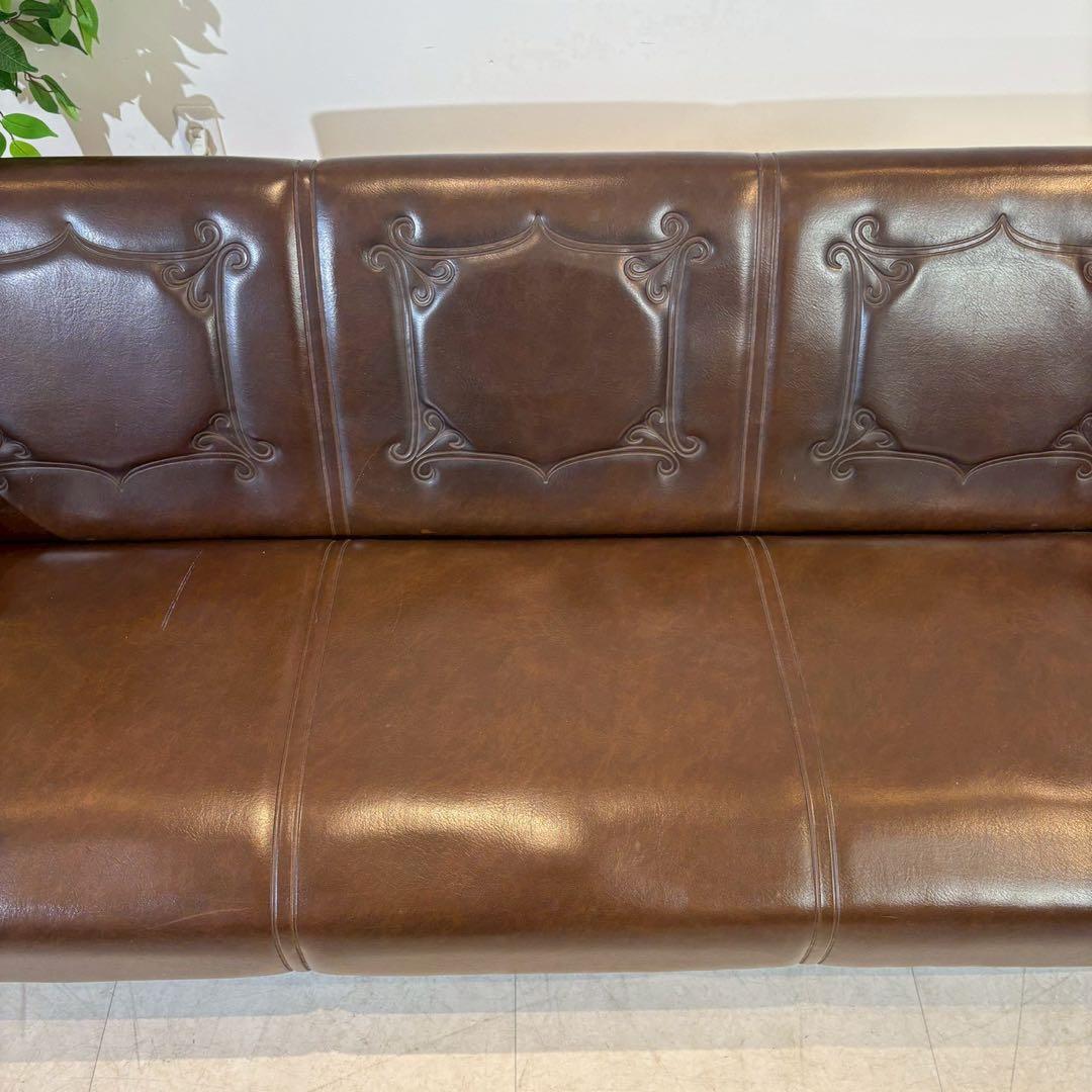 ヴィンテージレザー　3人掛けソファ アームチェア クラシック　喫茶店　レトロ