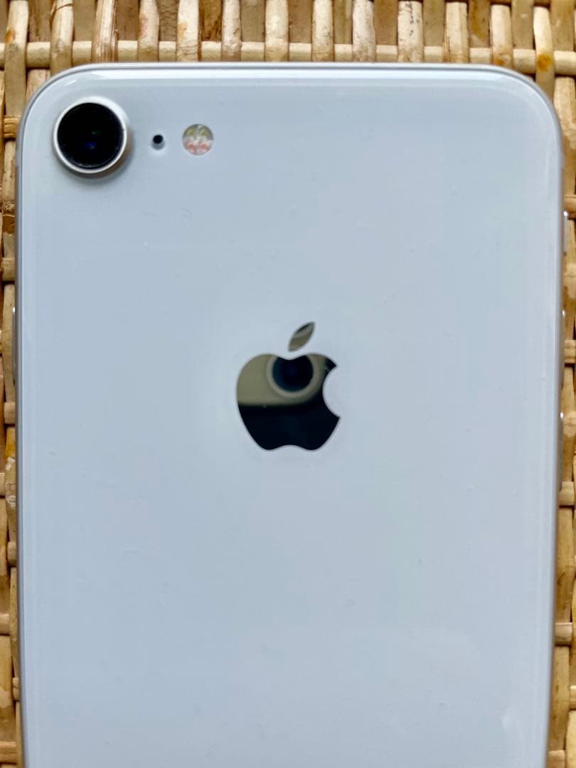 Apple iPhone 8 シルバー　simフリ－