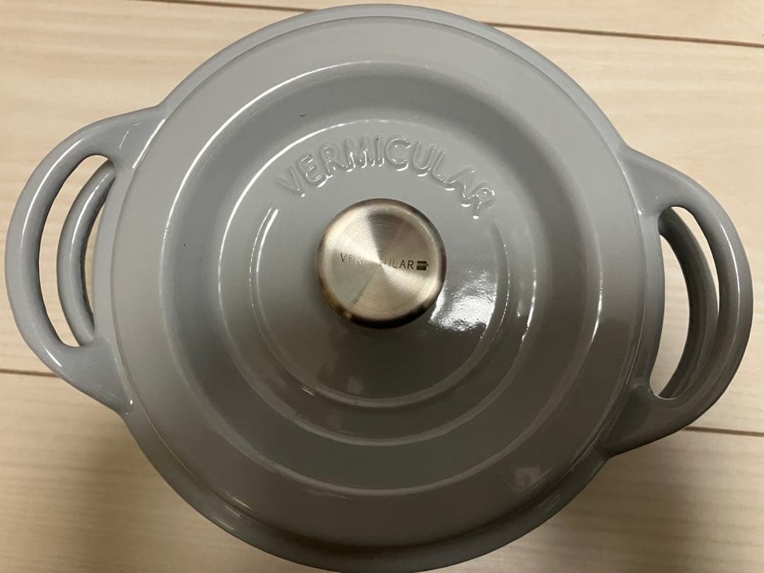 新品未使用　Vermicular グレー ミルクパン 蓋付き　鍋敷きセット