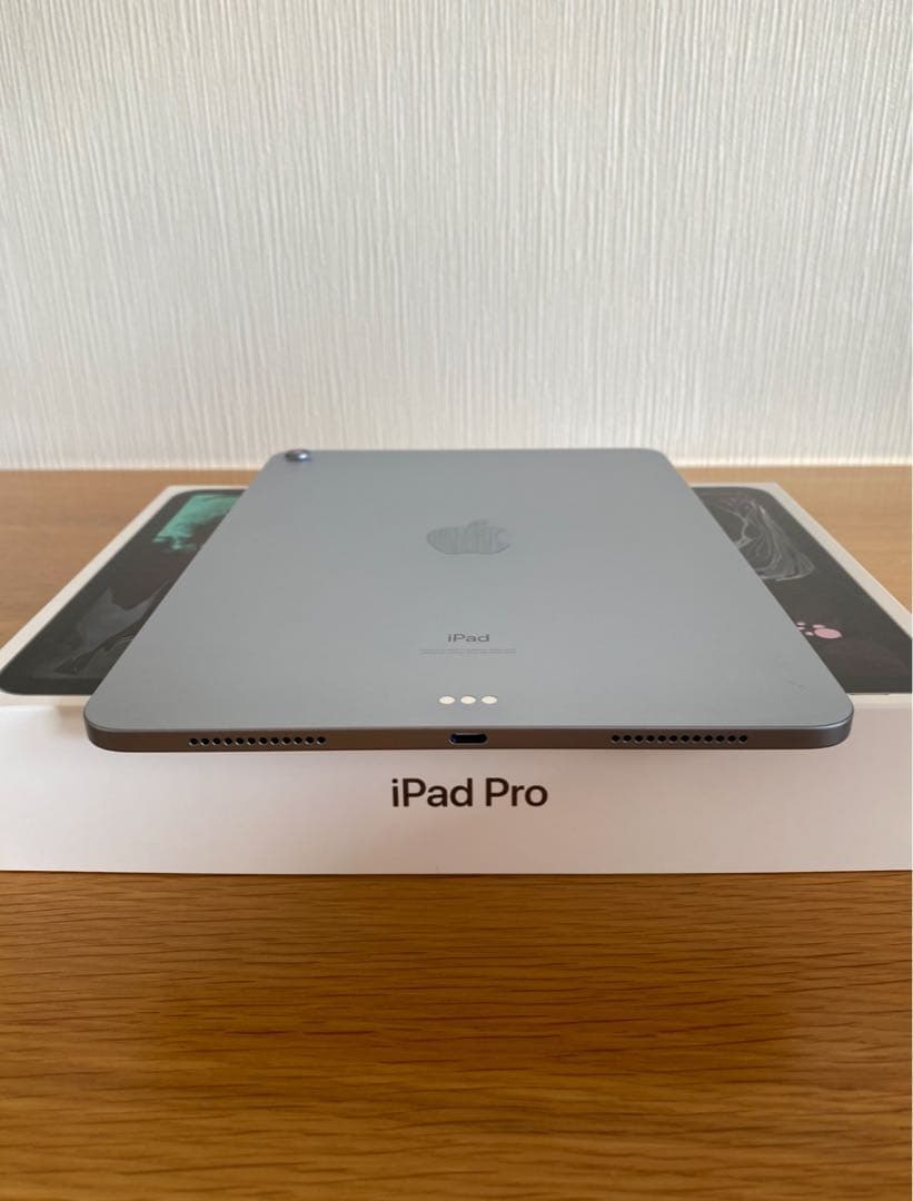 iPad Air 本体　比較的美品　バッテリー良好　純正スマートキーボード付