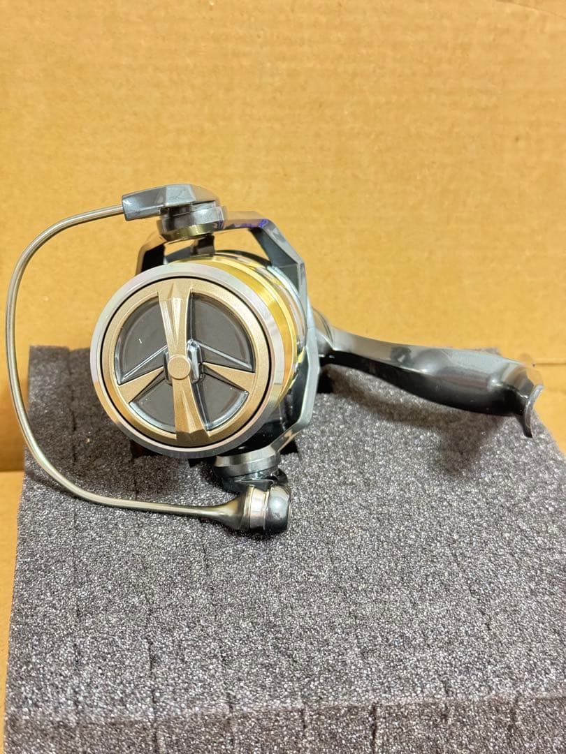 【送料無料】全金属製スピニングリール 3000番 5kgドラグ 海淡両用
