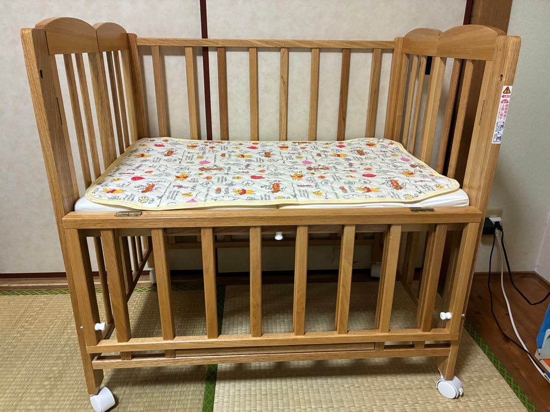 木製ベビーベッド 高さ調節可能 キャスター付き