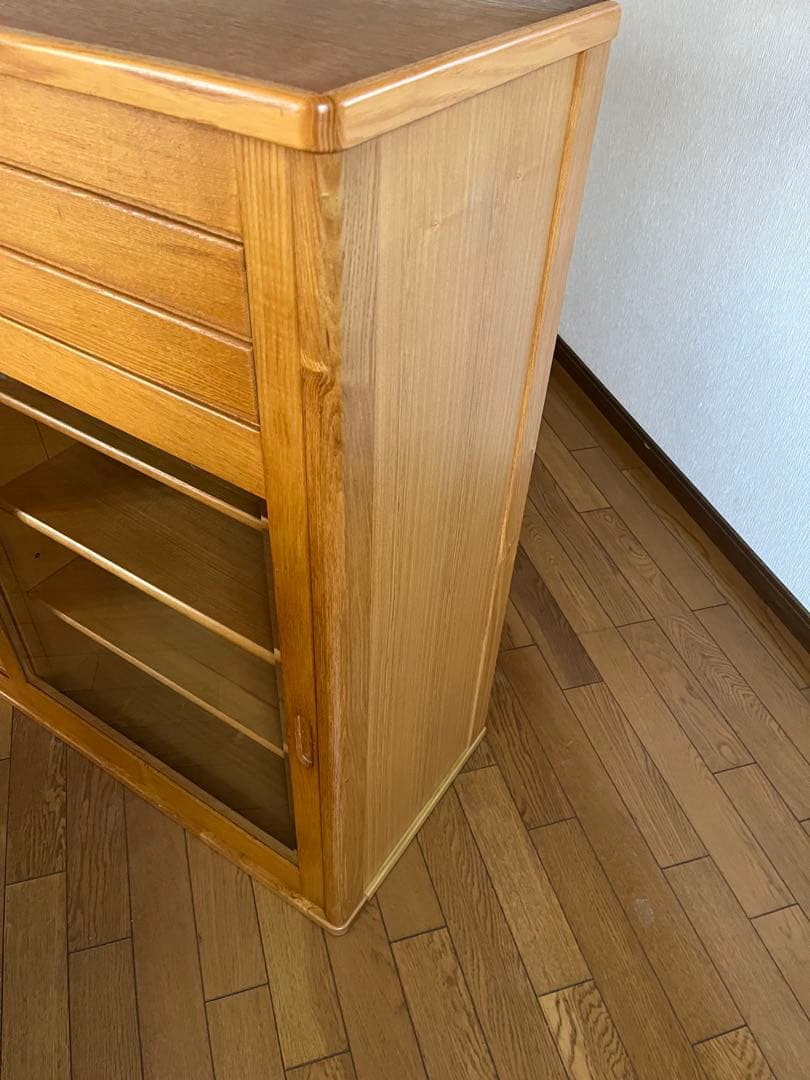 タモ材＊ガラス食器棚