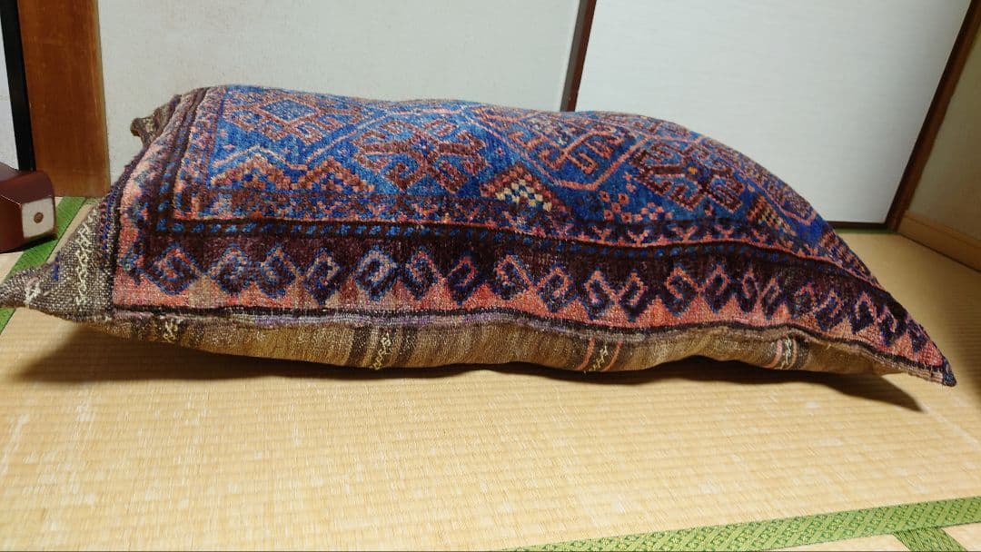 【フローレンスさん専用】アンティーク絨毯　バルーチ（袋状　クッション仕立て）