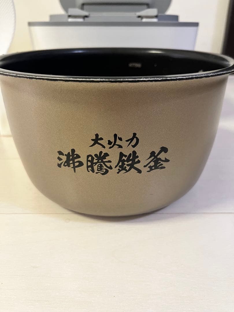 日立　RZ-V100EM ふっくら御膳　炊飯器　2022年製　付属品全てあり