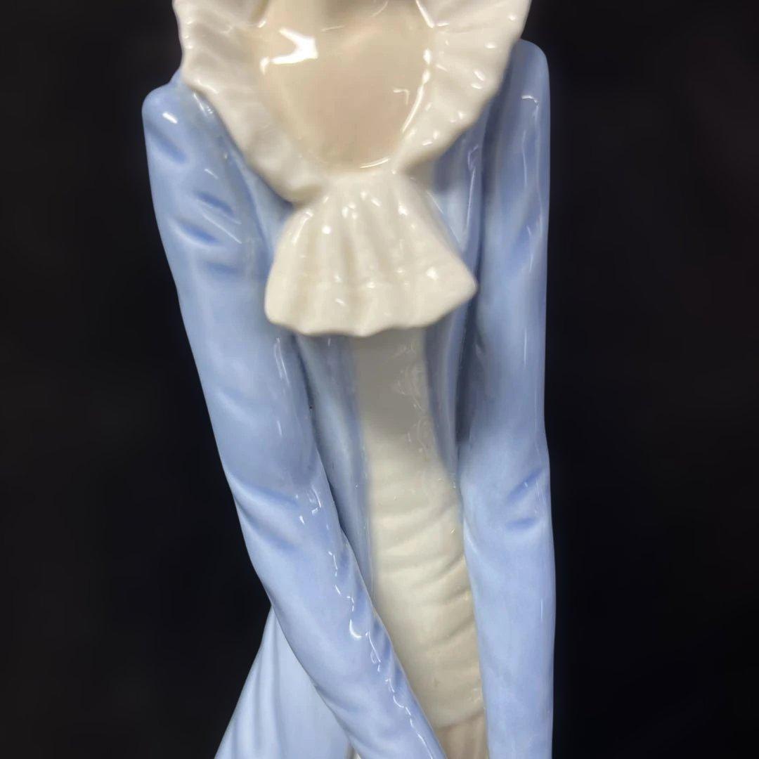 リヤドロ・NAO(ナオ) ポーセリン人形(磁器)美しい傘を持つ女性♡