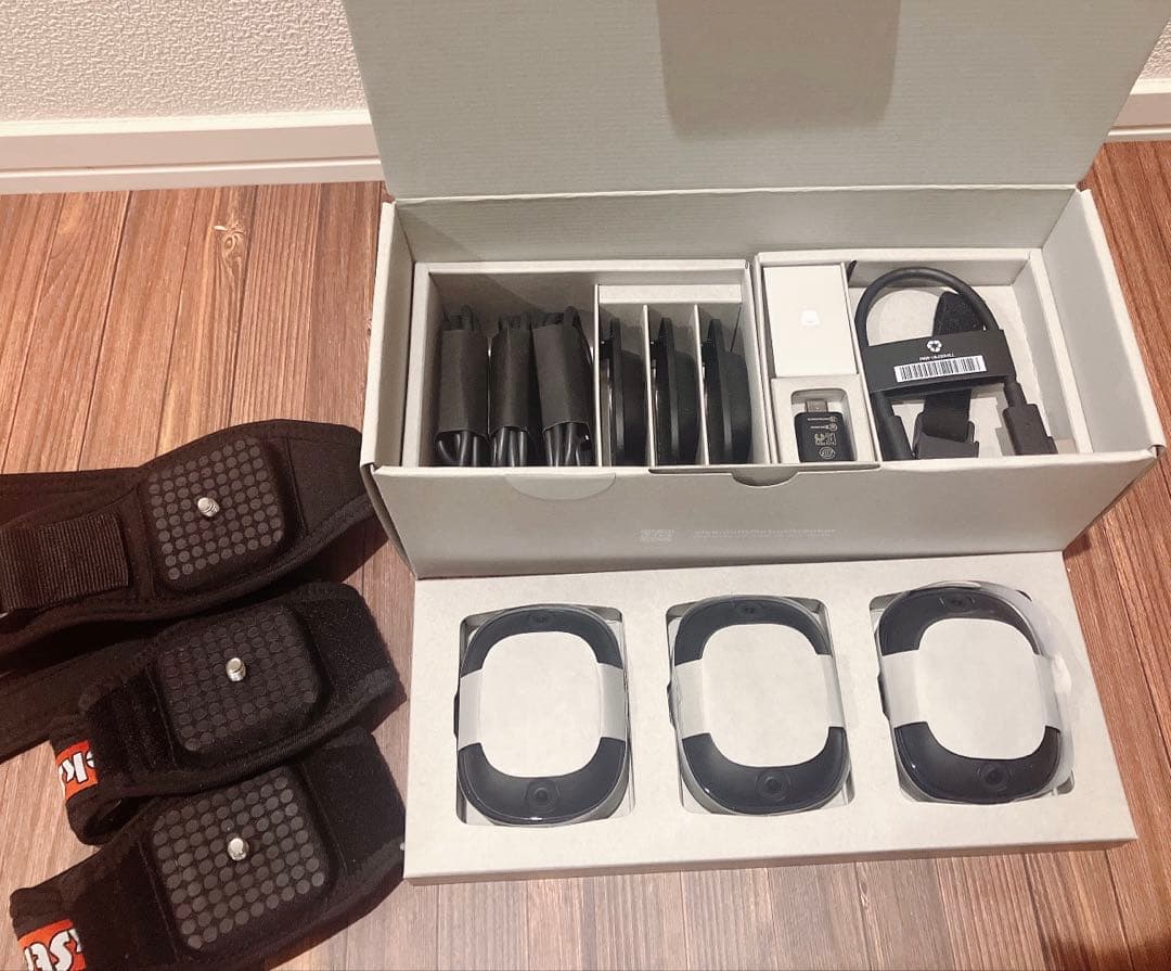 Vive Ultimate Tracker 3個＋ワイヤレスドングル1個、ベルト