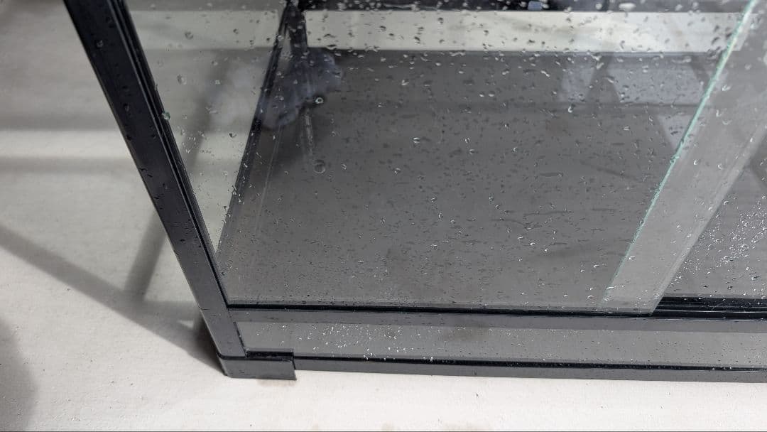 ガラス製スライド式ショーケース