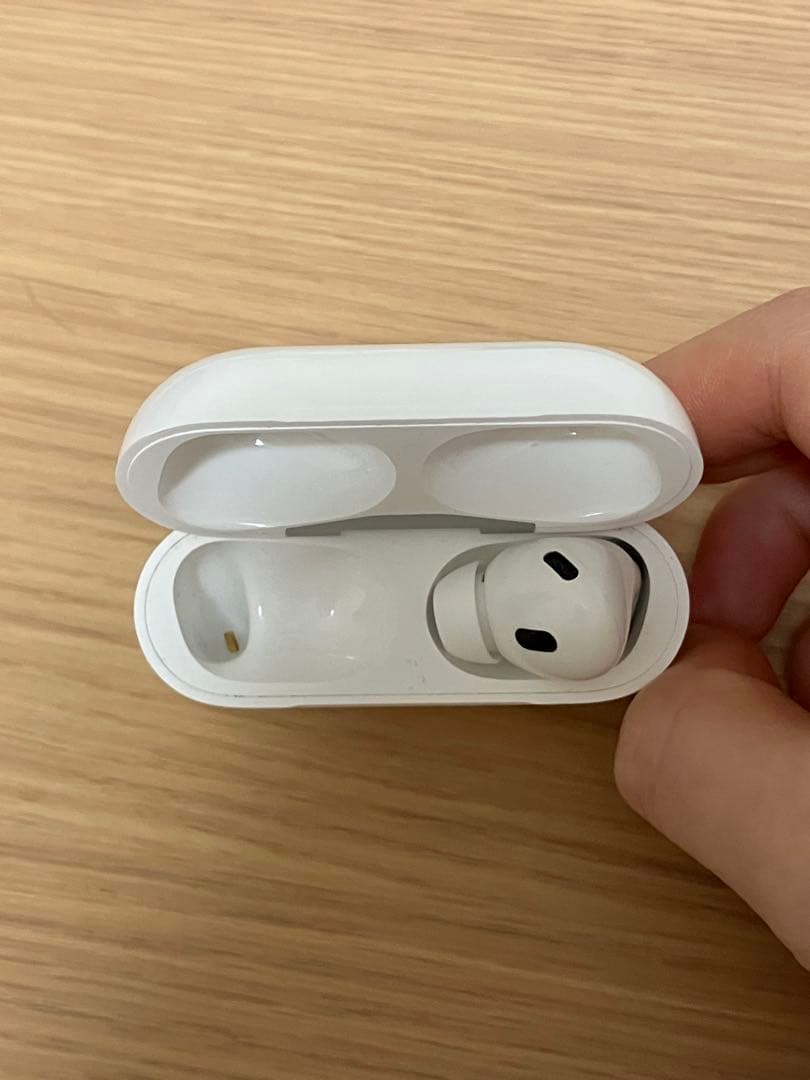AirPods Pro 第2世代ケースA2968と右耳A3047