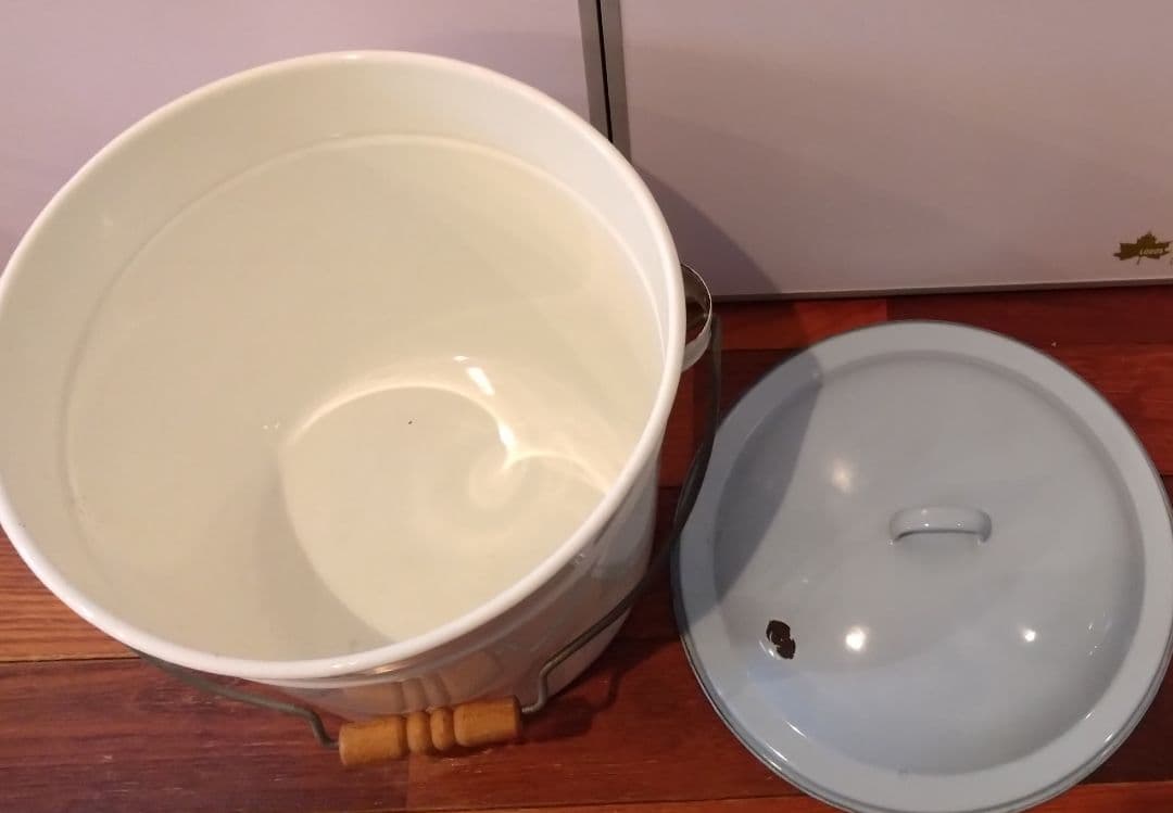 最終値♪ホーローホワイトバケツ フタ付き