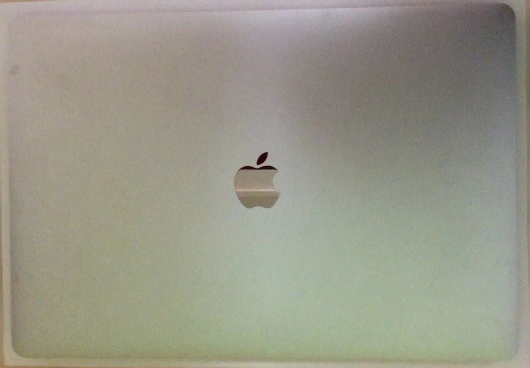 Apple MacBook Pro 15インチシルバー 2018