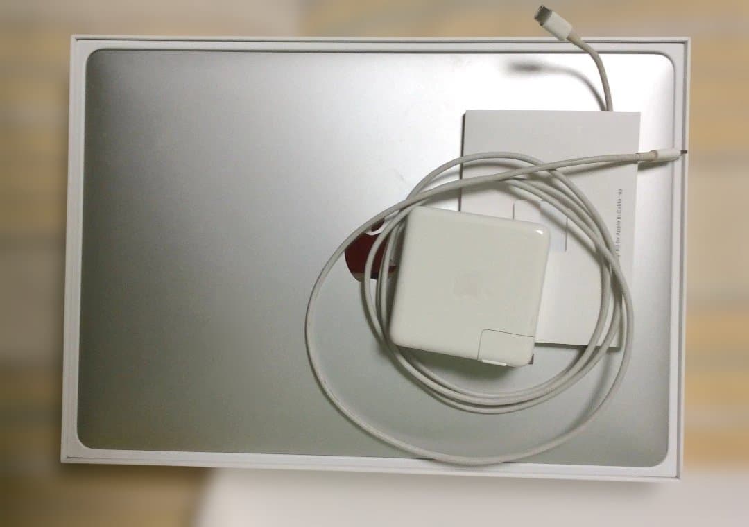 Apple MacBook Pro 15インチシルバー 2018