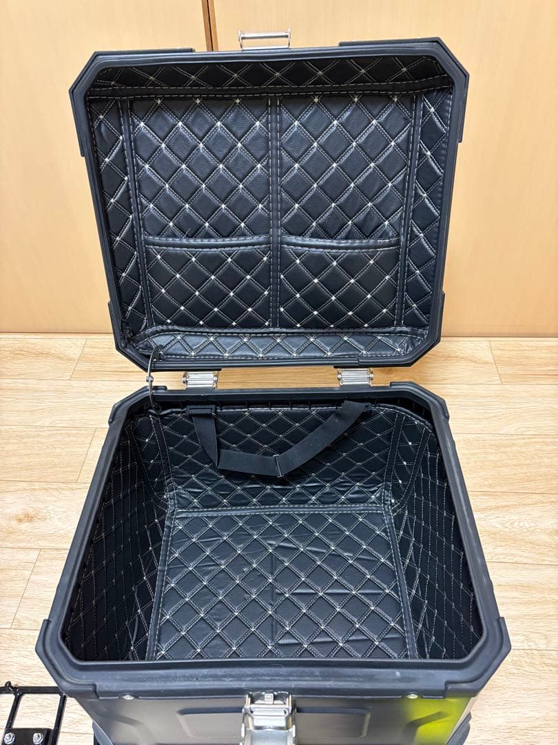 バイク用リアボックス55ℓ、サーモスクーラーバック付き