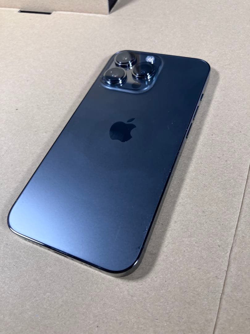 すな　Apple iPhone 13 Pro グラファイト