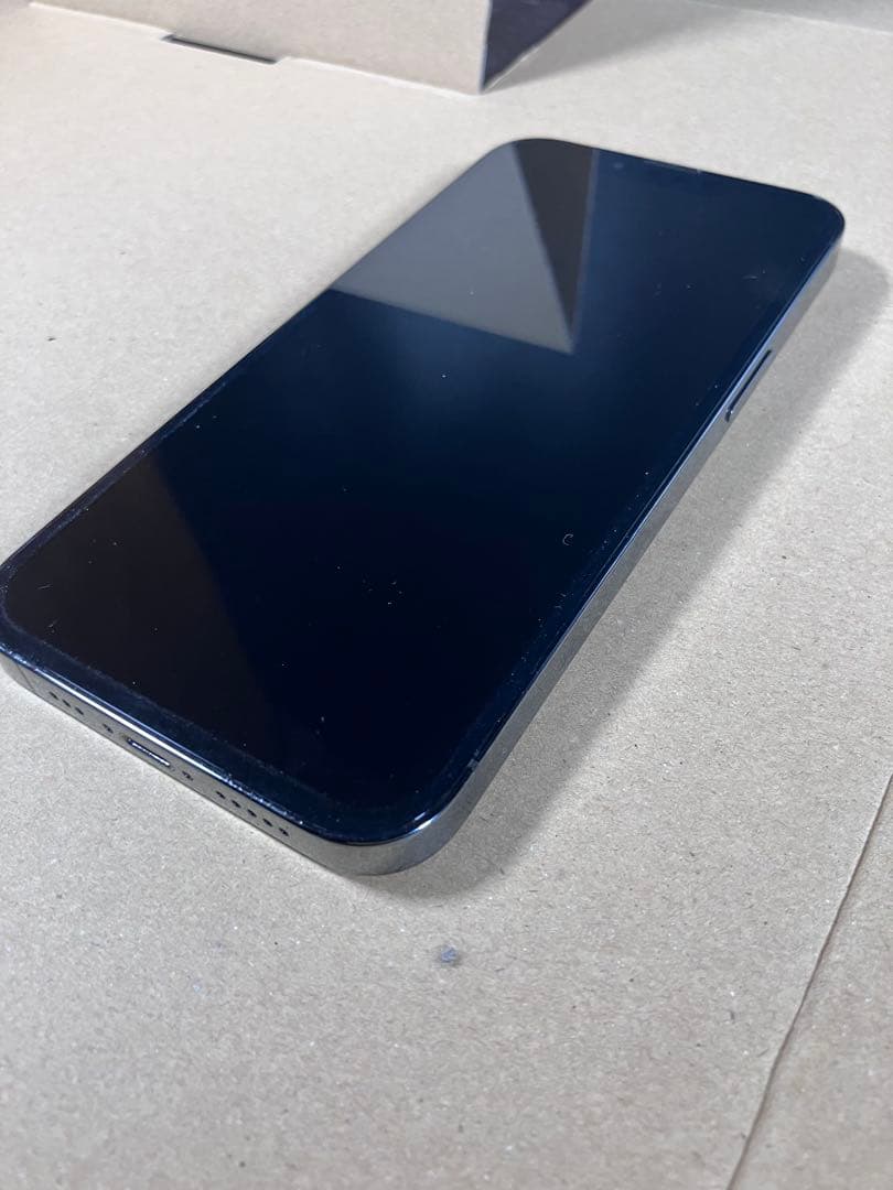 すな　Apple iPhone 13 Pro グラファイト
