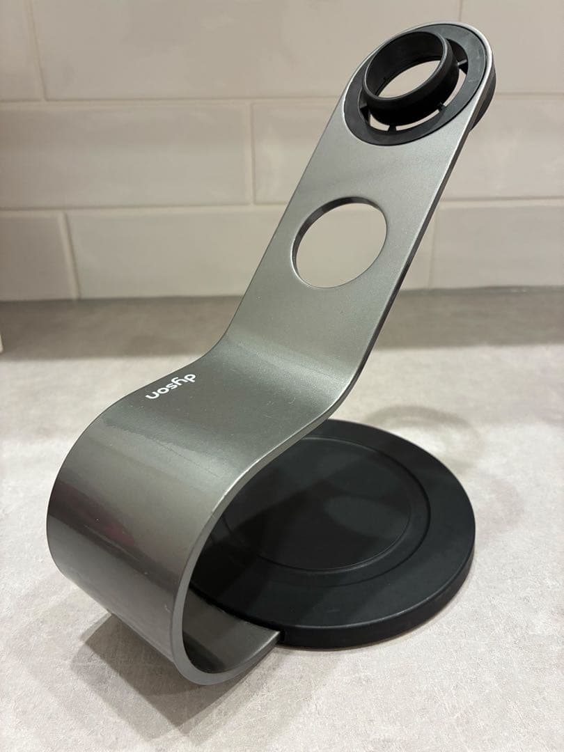 Dyson supersonic ionic ヘアドライヤー(付属品付き)