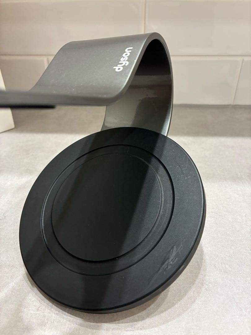 Dyson supersonic ionic ヘアドライヤー(付属品付き)