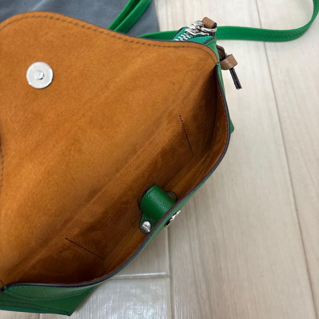 PELLEBORSA ショルダーバック　グリーン　眼鏡入れ　お財布ショルダー