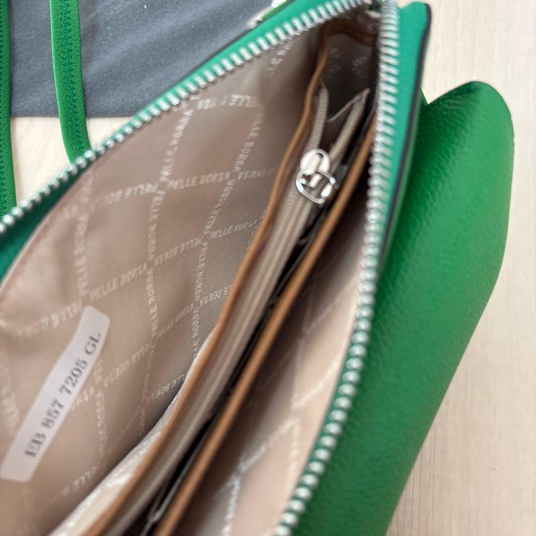 PELLEBORSA ショルダーバック　グリーン　眼鏡入れ　お財布ショルダー