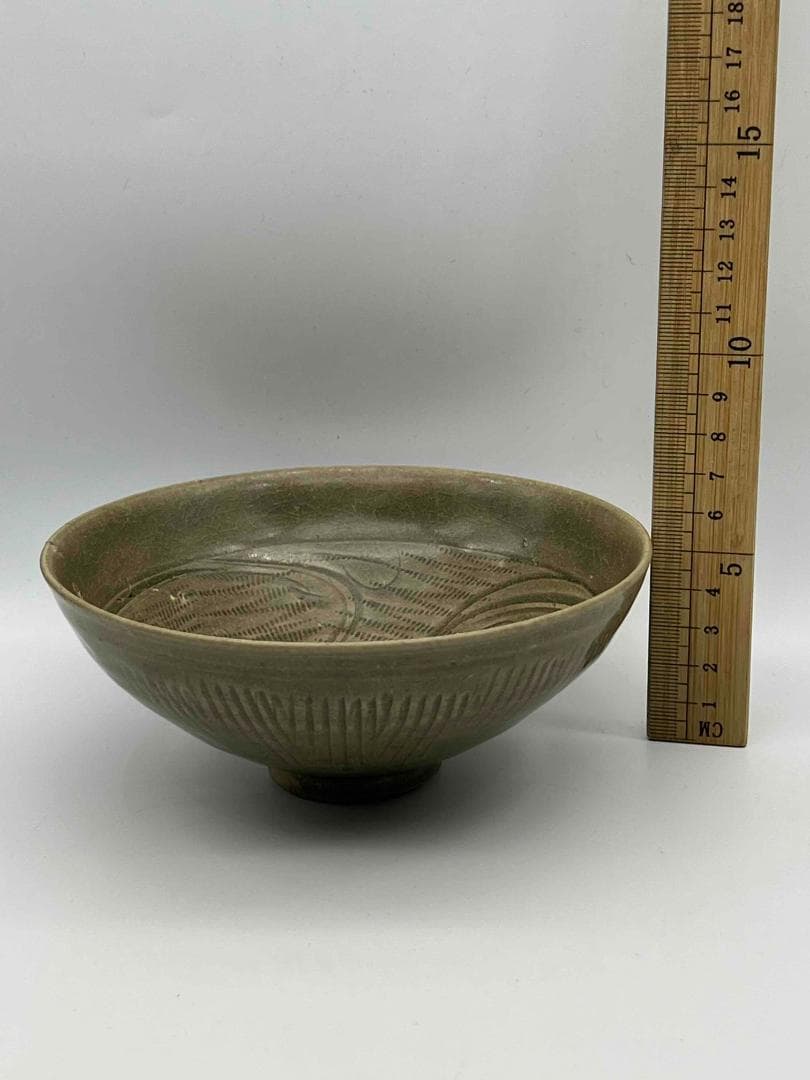 宋時代　青磁　越州窯刻花文碗　茶鉢　越窯 唐物　古賞物　時代物（F117）