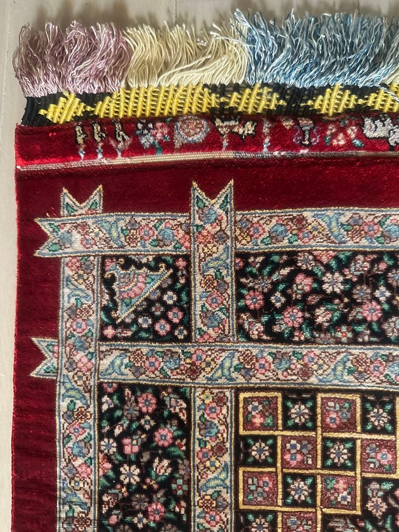 イラン製絨毯　赤