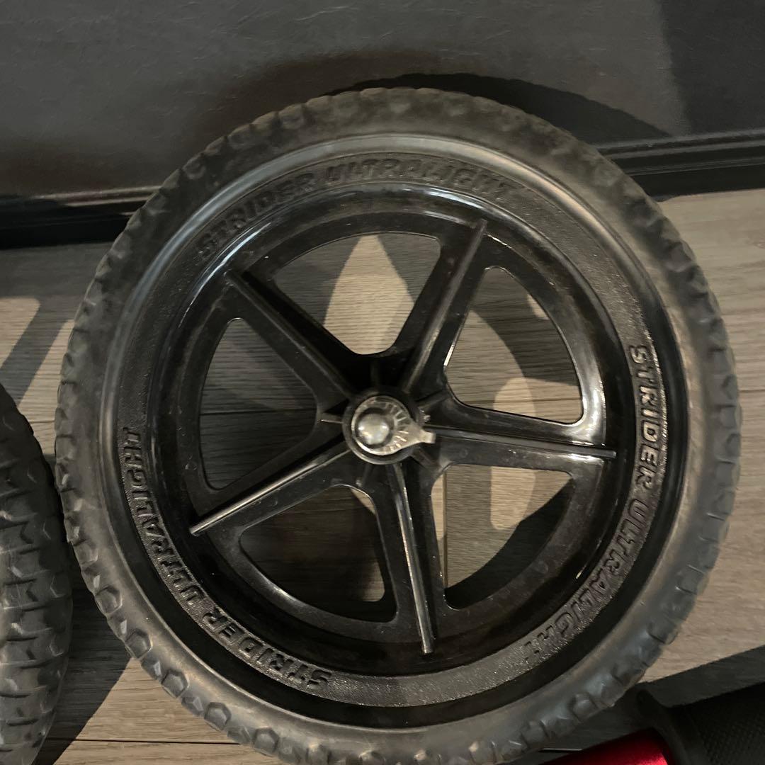 ストライダー　パーツ　サドル　ハンドル　タイヤ