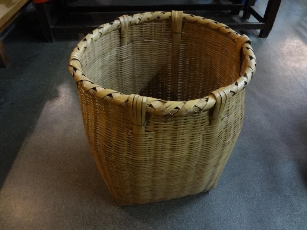 アンティーク昭和インテリア・花器　　籐製 収納バスケット 高さ約50cm