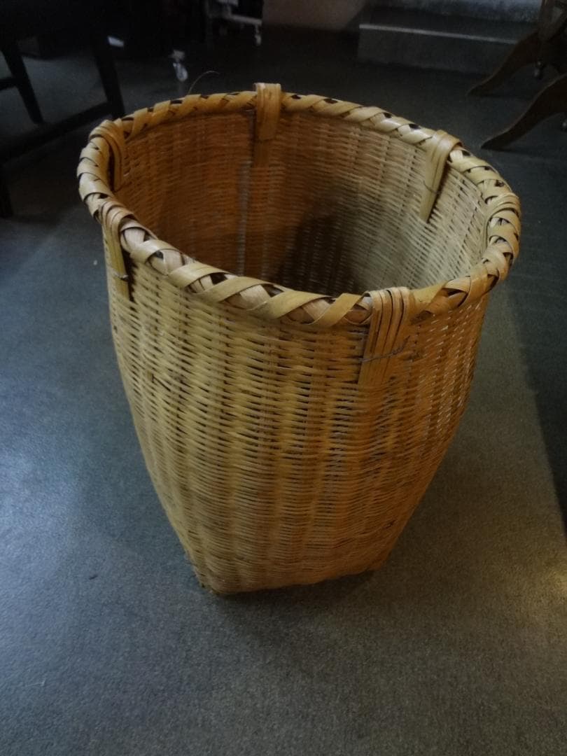 アンティーク昭和インテリア・花器　　籐製 収納バスケット 高さ約50cm