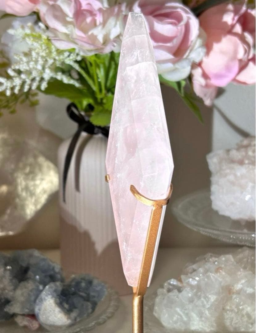 高品質　ローズクォーツ　BIGサイズ　ダイヤモンド形　菱形　スタンド付き