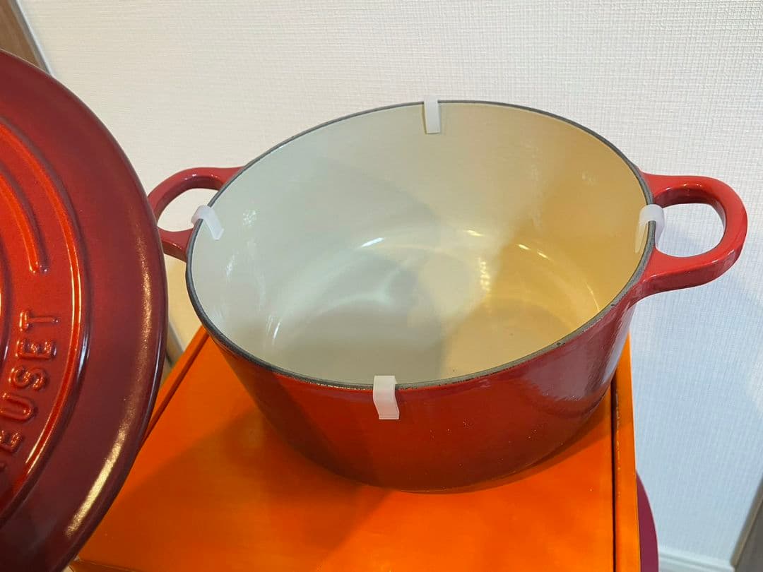 【新品・未使用】ル・クルーゼ　ココット・ロンド 22 cm チェリーレッド