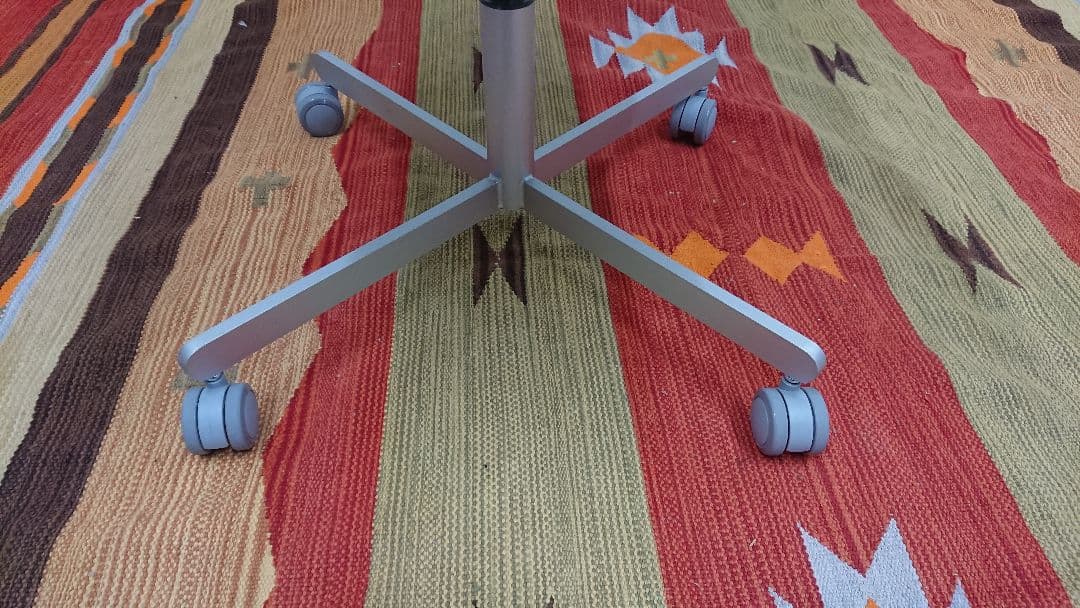 カッシーナイクスシー ブ ーメラン キャスター新品交換済 デスクチェア