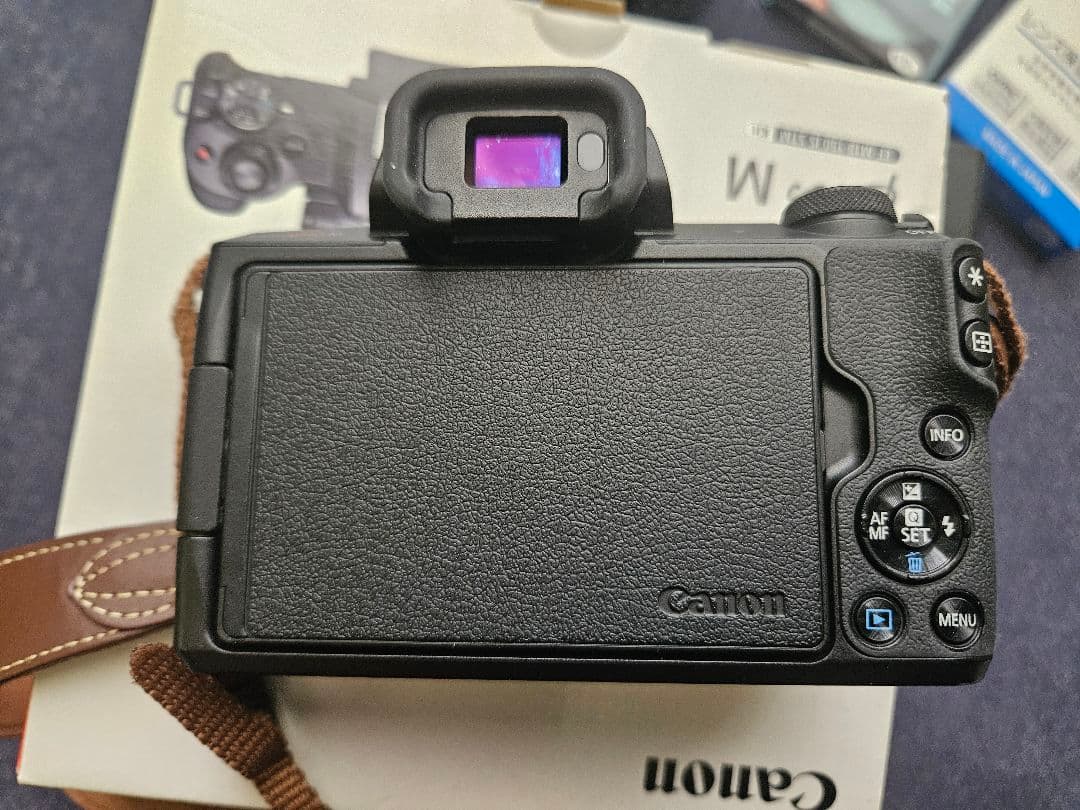 Canon EOS Kiss M EF-M18-150 レンズキット ブラック